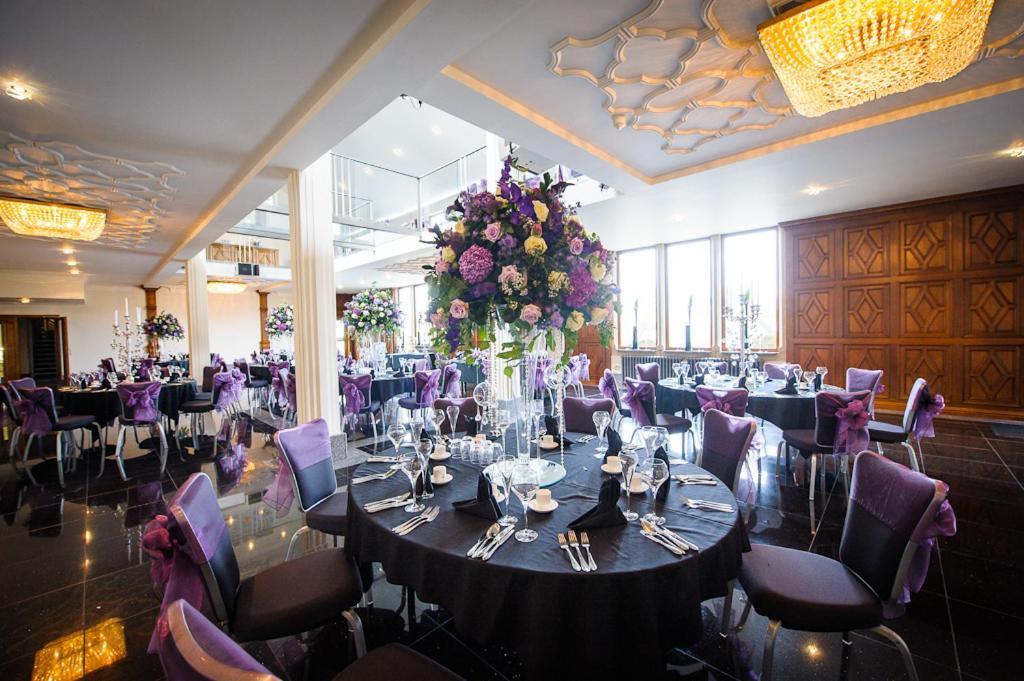 The Saddleworth Hotel Diggle Bagian luar foto