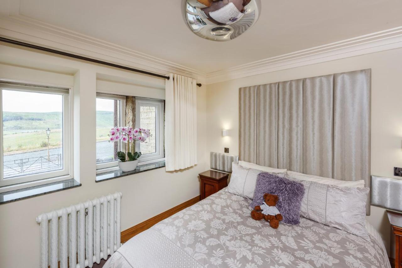 The Saddleworth Hotel Diggle Bagian luar foto